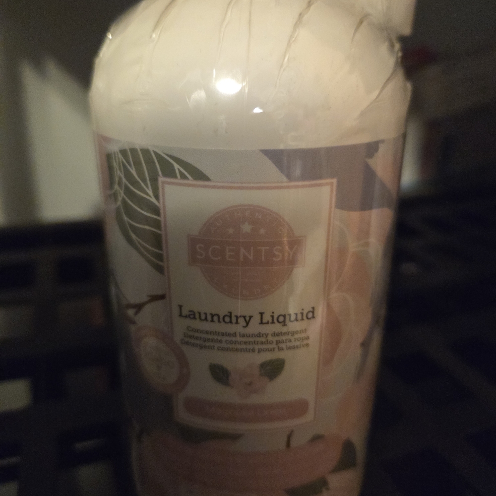 Scentsy Magnolia Linen Laundry Liquid Detergent